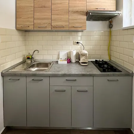 International - Free Parking