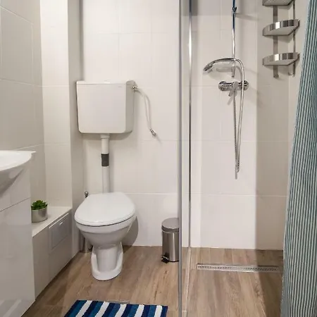 International - Free Parking